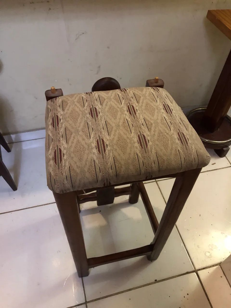 Banco alto acolchoado 