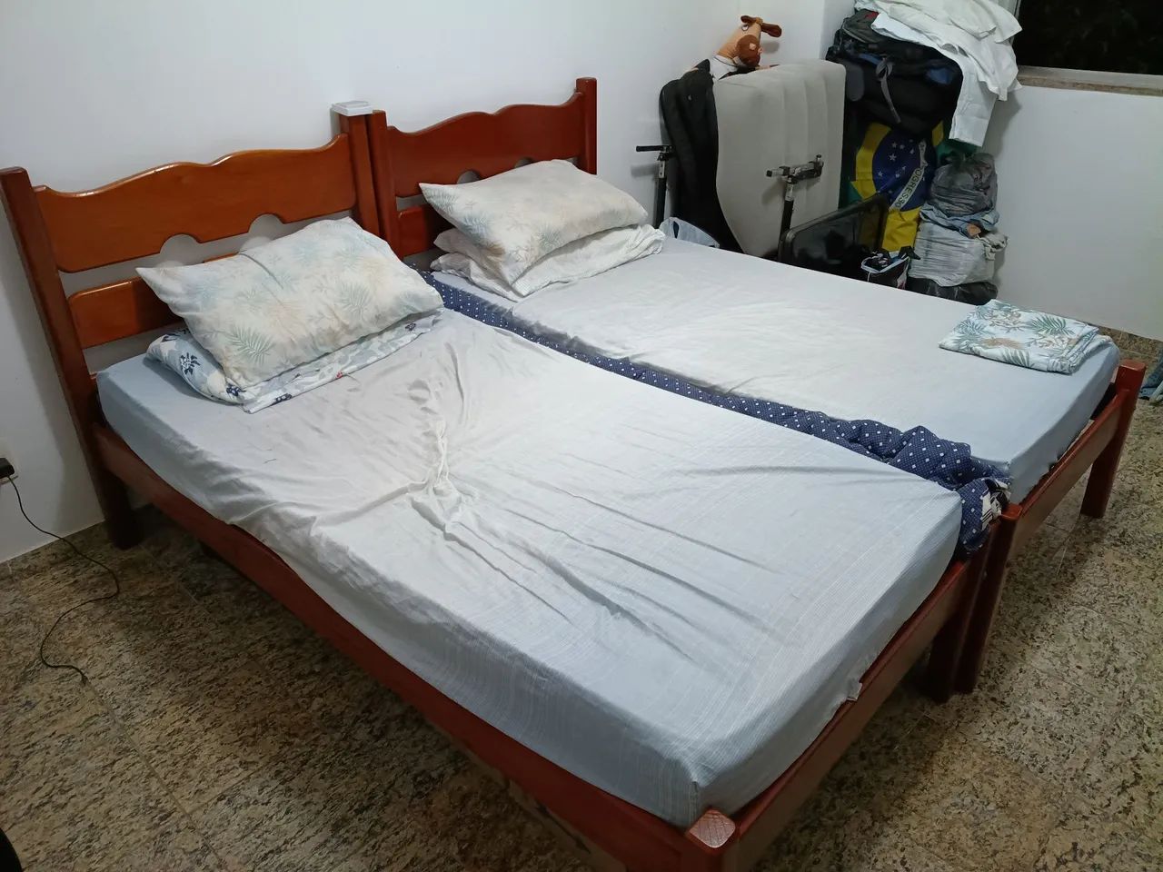 Duas camas de solteiro com colchões  - Foto 2