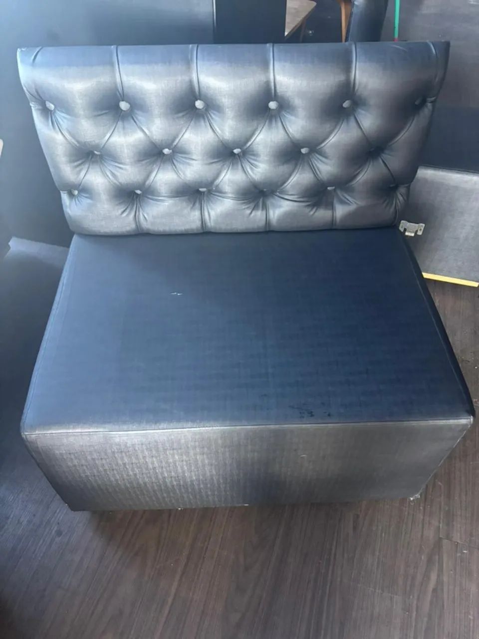 lote de 29 sofa com diversos tamanho para bares e restaurante  - Foto 5