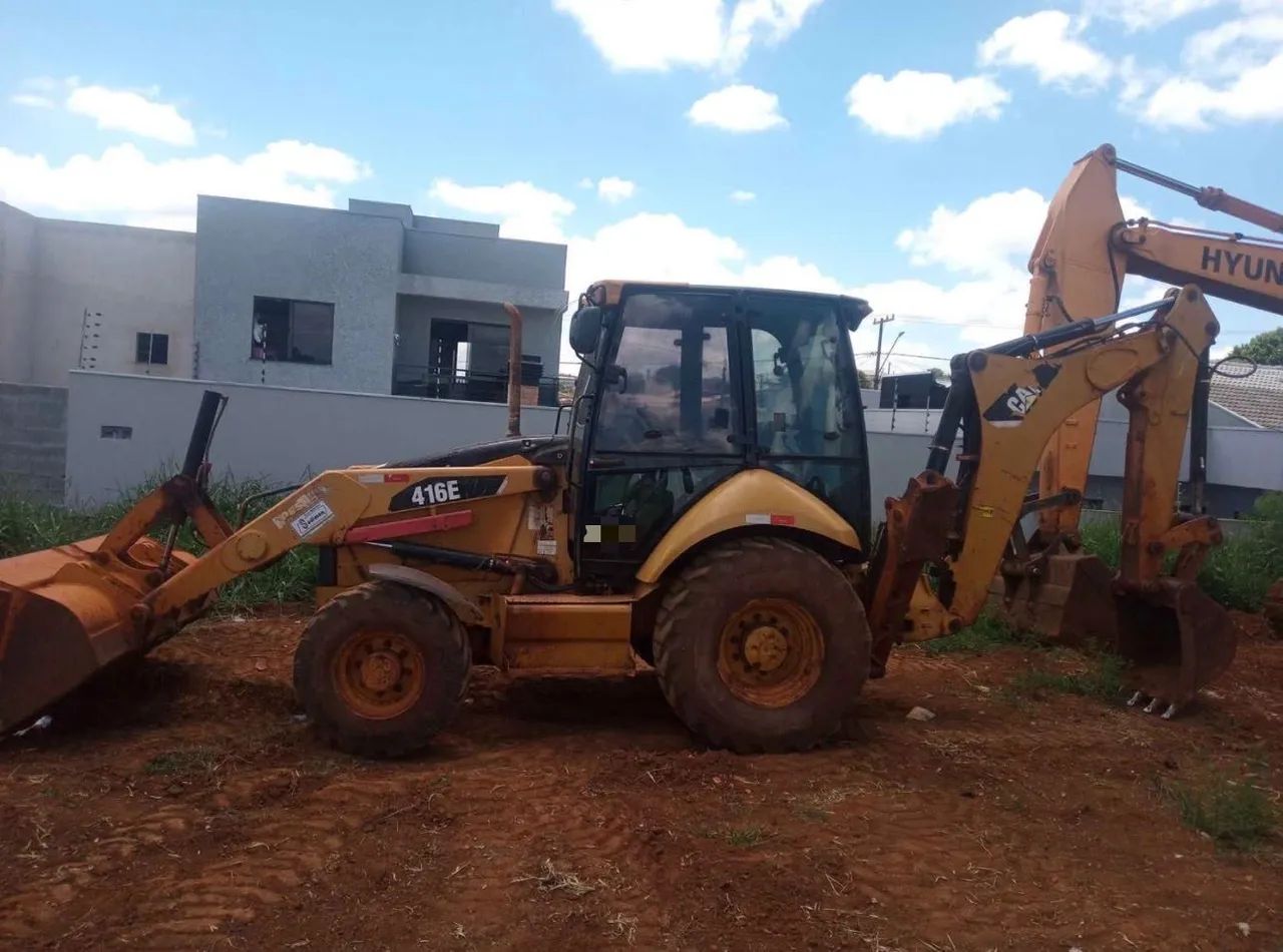 Vende-se Retro Escavadeira  Caterpillar 416E Gabinada 4x4 2014 - Foto 2