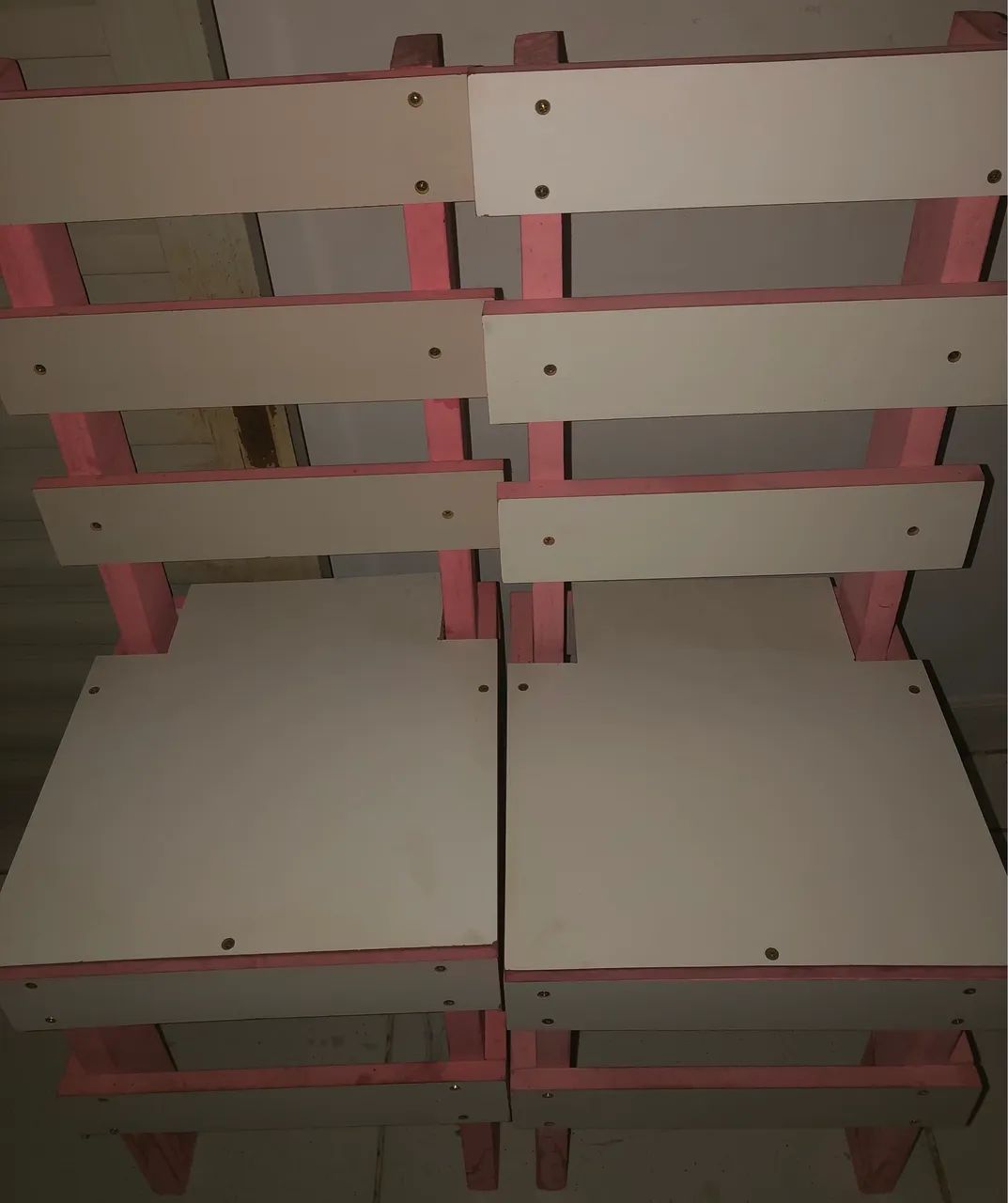 Vendo uma mesa infantil com duas cadeiras  - Foto 2