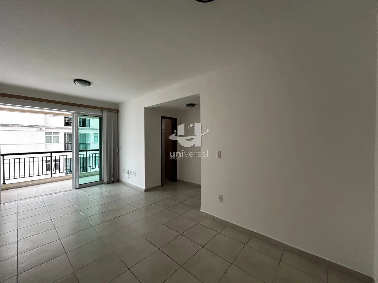 Apartamento de 2 Quartos com Planejados e Vaga no Centro