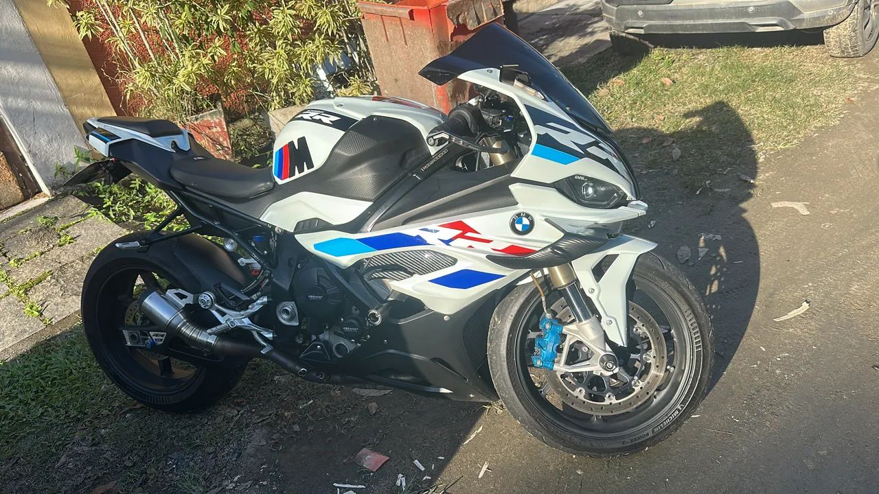 Moto feita a revisão na BMW a uma semana