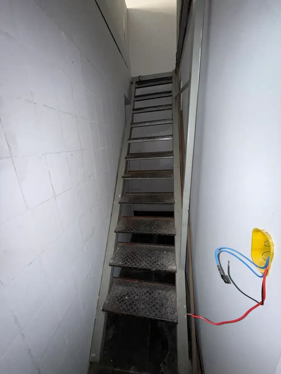 Lojas juntas ou separadas, com um banheiro em cada, excelente localização. - Foto 2
