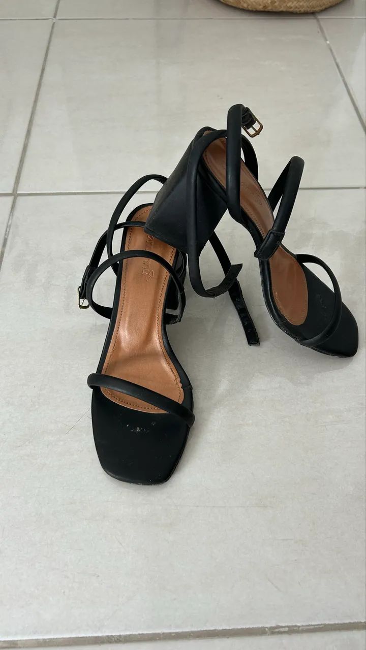 Sandália tiras preta 