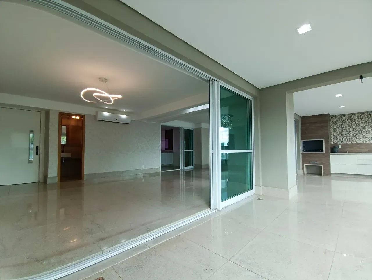 SETOR MARISTA / APTO 210 M² / 4QUARTOS / 4 GARAGENS - Foto 3