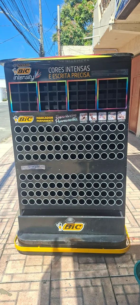 Expositor de caneta, lápis e marcadores da bic