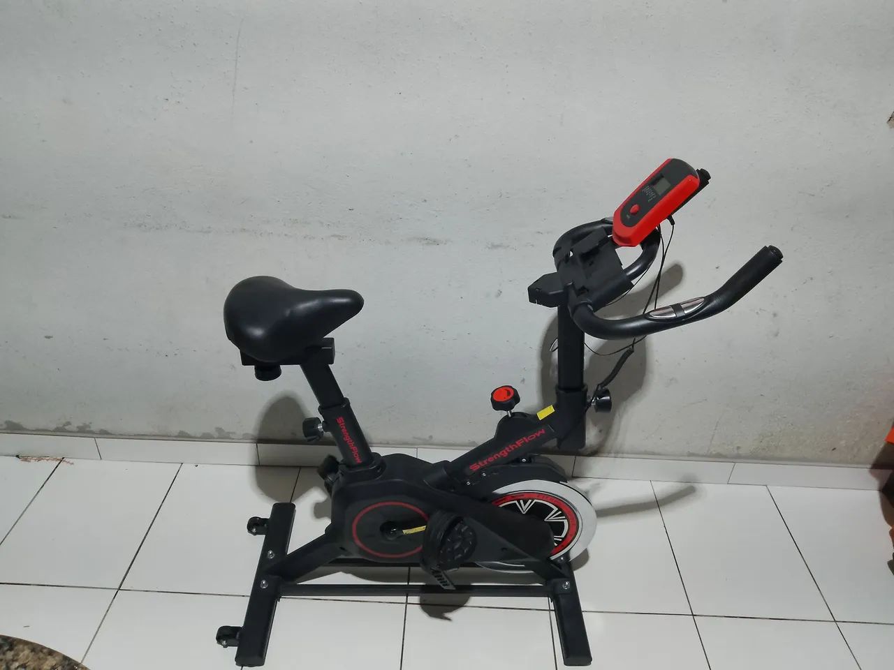 Vende-se bicicleta ergométrica semi-nova - Foto 2