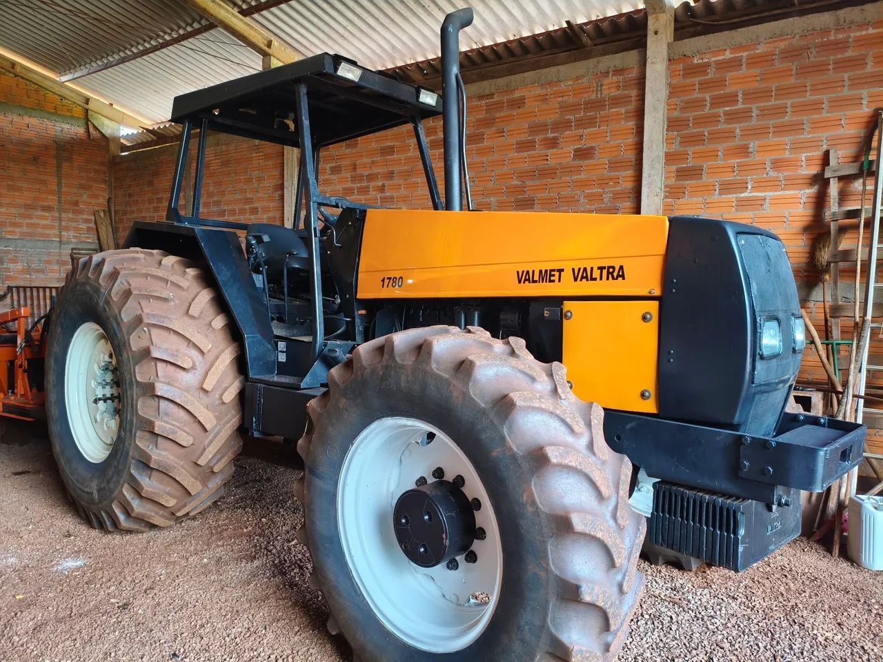 Trator Valtra 1780