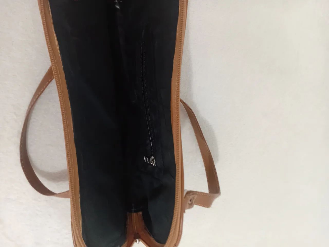 Bolsa Vintage Retrô em Couro Marrom - Peça Antiga e Cheia de Estilo - Foto 3