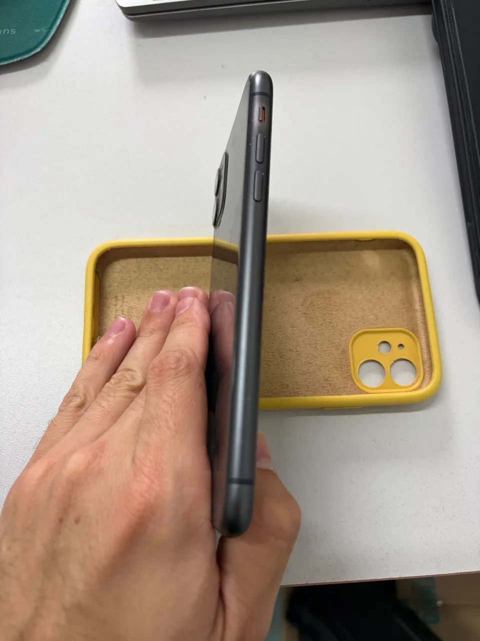 iPhone 11 65gb - Foto 2