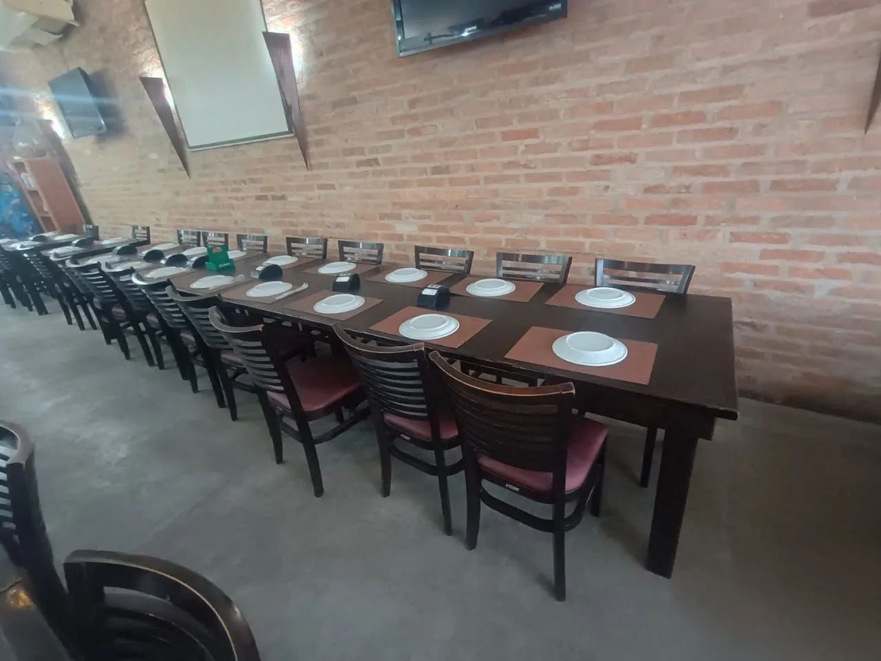 Mesa com 16 cadeiras franco e bachot - Foto 2