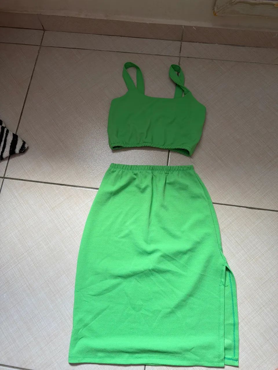 Conjunto com saia feminino 