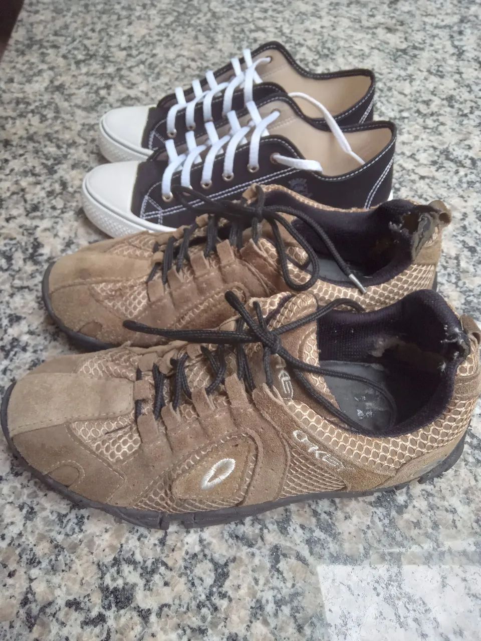 Tênis Oakley vintage de couro e All Star