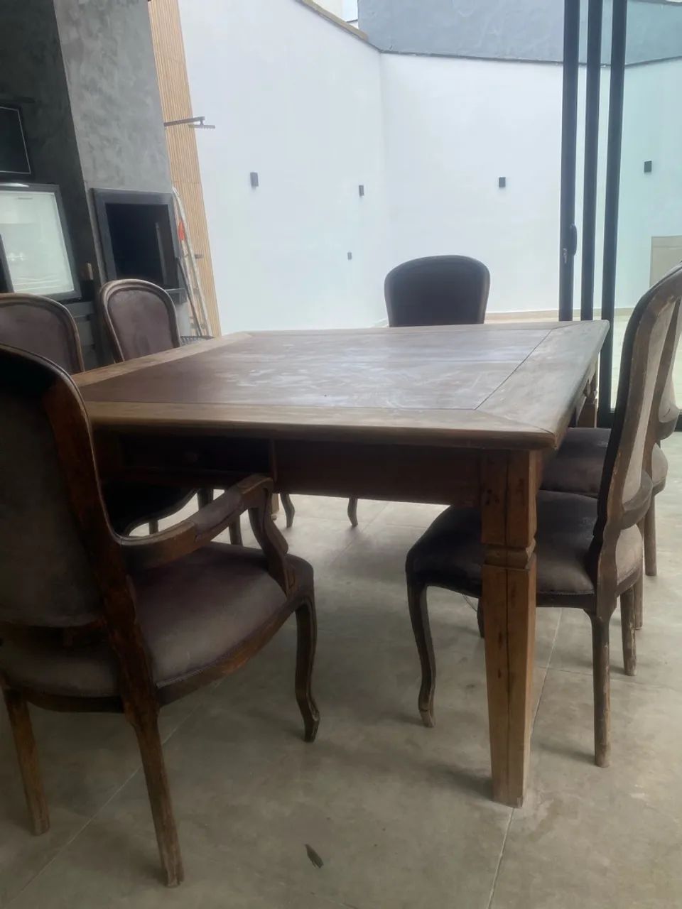 Mesa madeira maciça com 6 cadeiras e 4 gavetas  - Foto 2