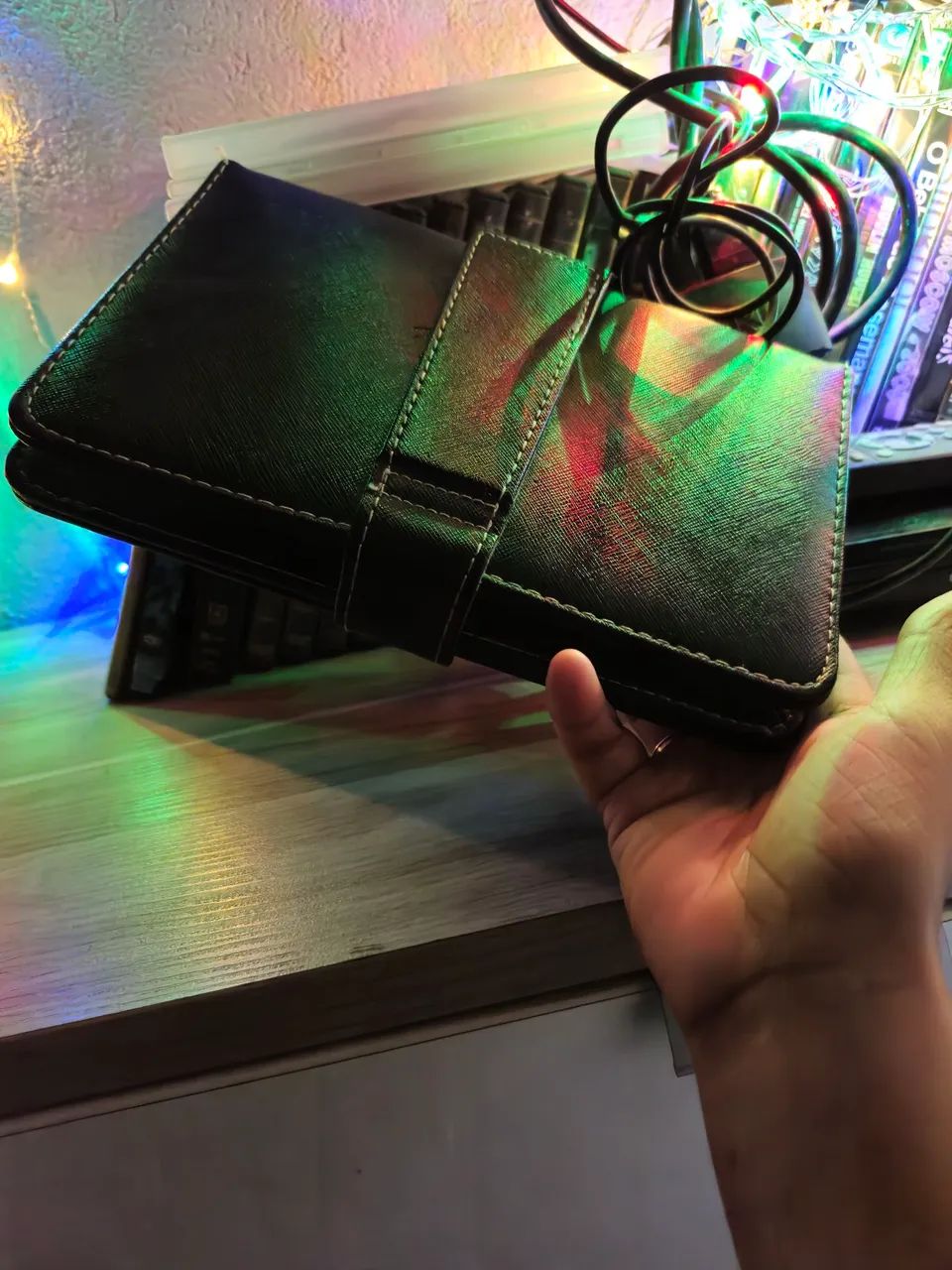 Capa com Teclado para Tablet - Praticidade Total! - Foto 4