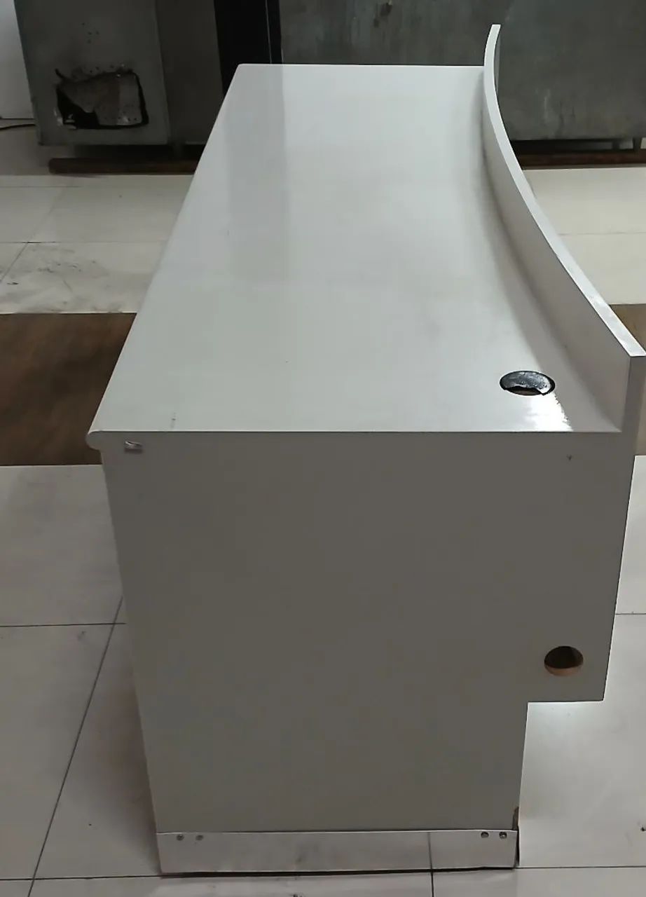 Mesa/Balcão Auxiliar para Retroprojetor e Equipamentos - Foto 3