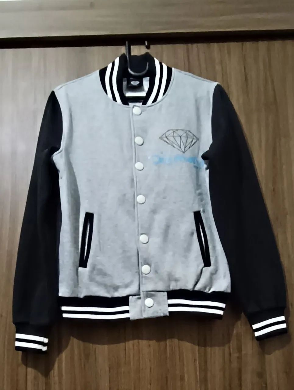 JAQUETA DIAMOND ESTILO COLLEGE SUPPLY CO. - Foto 2