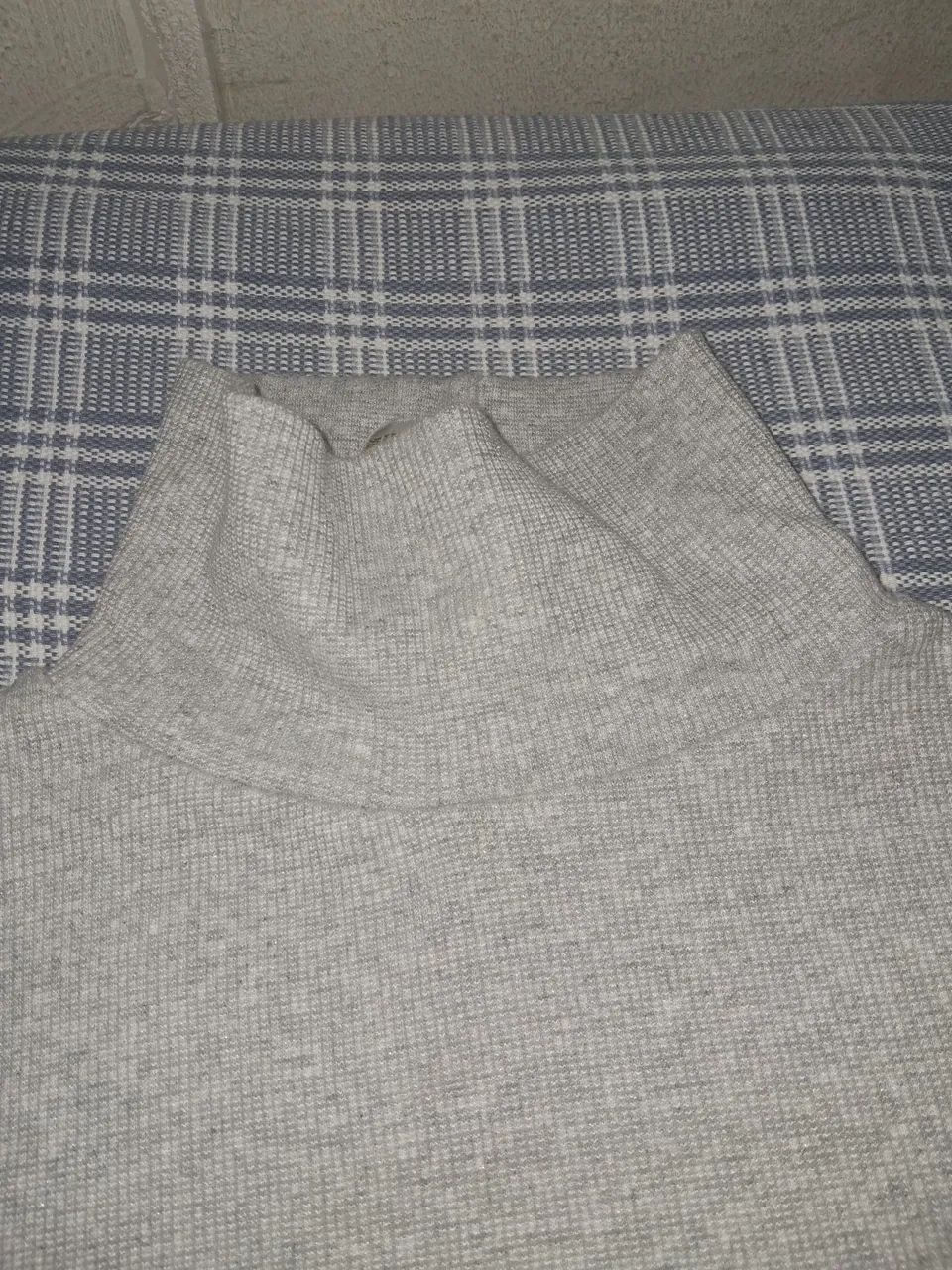 Blusa gola alta cinza feminina - Foto 3