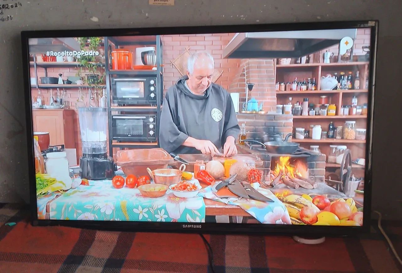 Vendo tv sansung 40 pol top não é smart  - Foto 2
