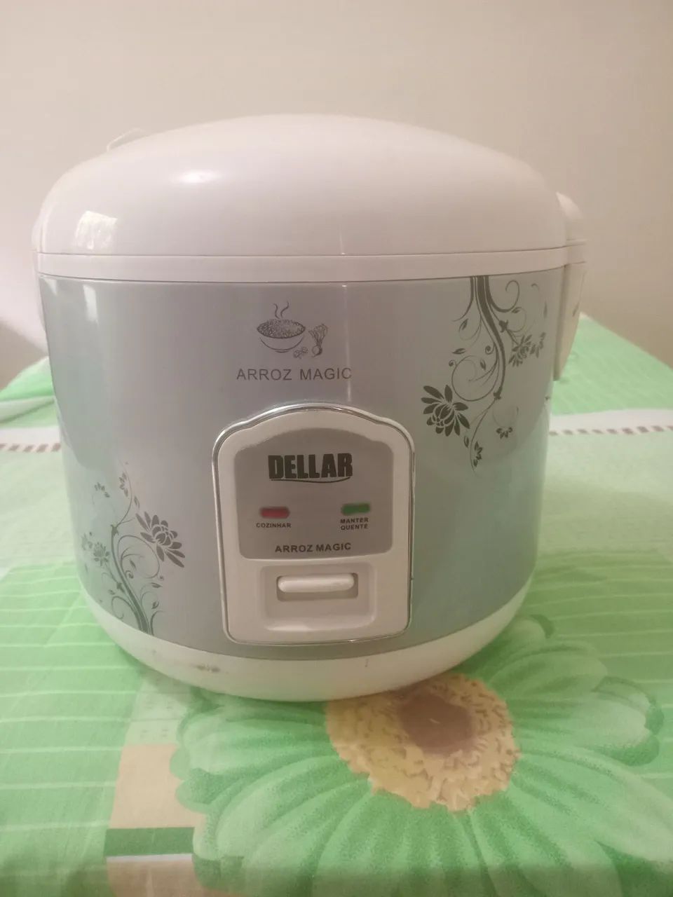 Panela elétrica Dellar.