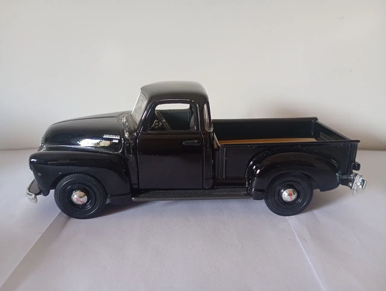 Maisto - Miniatura Picape Chevrolet 3100 - Foto 3