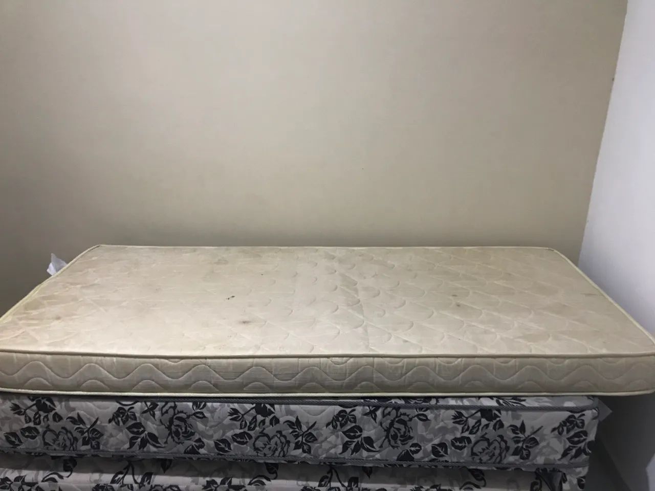 Vendo cama solteiro e vem com a cama de baixo  - Foto 3