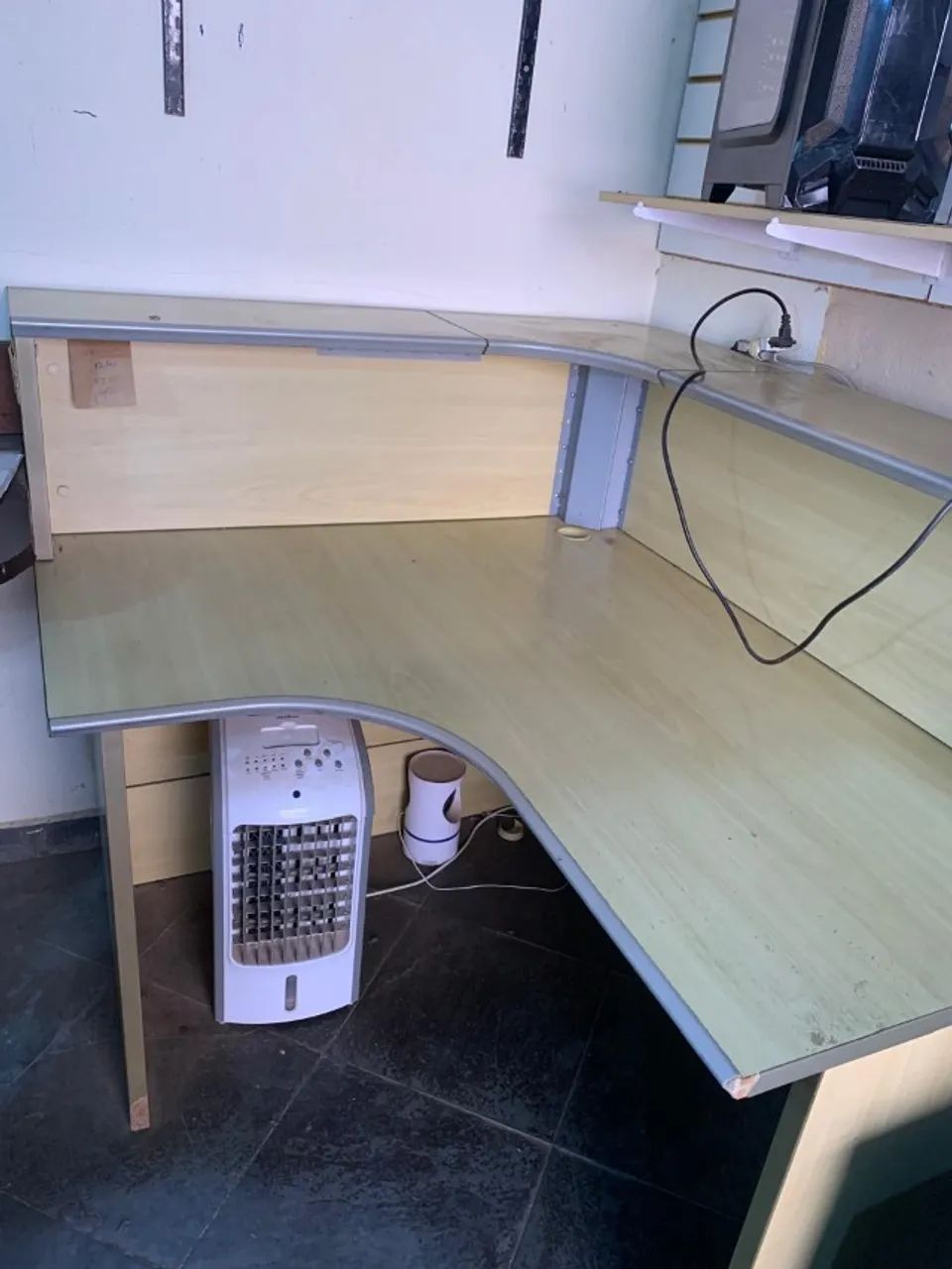 Balcão em L para atendimento e Recepção  (preço para desocupar o local)