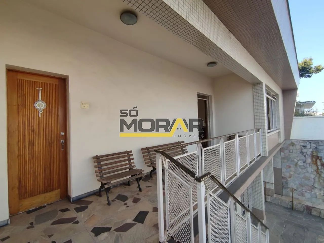 Raridade no Floresta casa com lote com pomar e área de churrasco