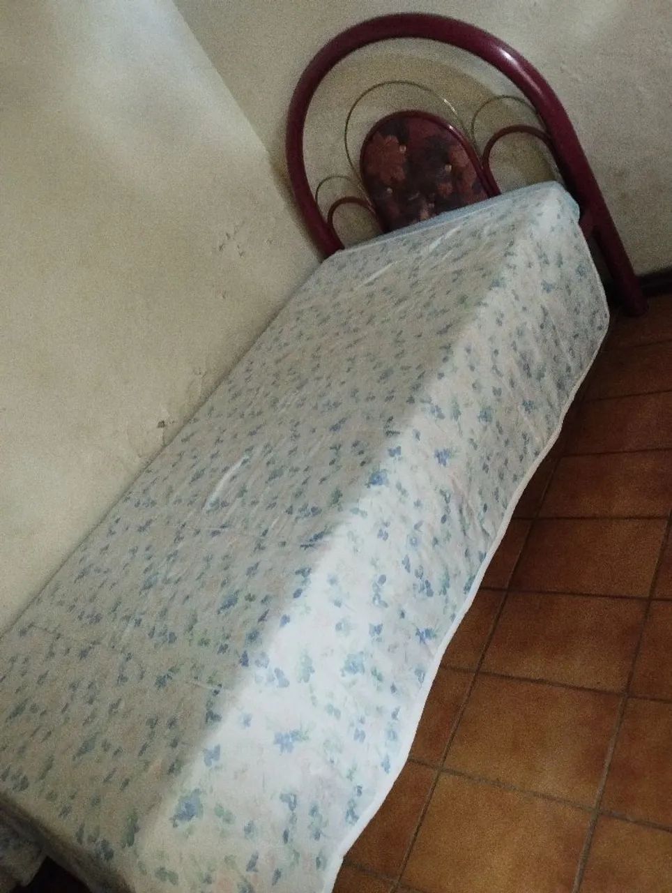 Cama tubular de solteiro com colchão 