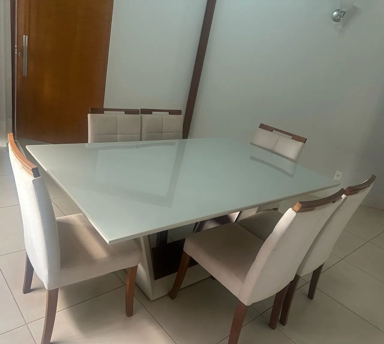 Conjunto jantar mesa cadeiras e aparador