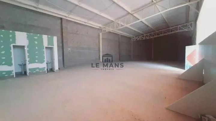 Salão para alugar em Piracicaba, Piracicamirim, com 239.74 m²