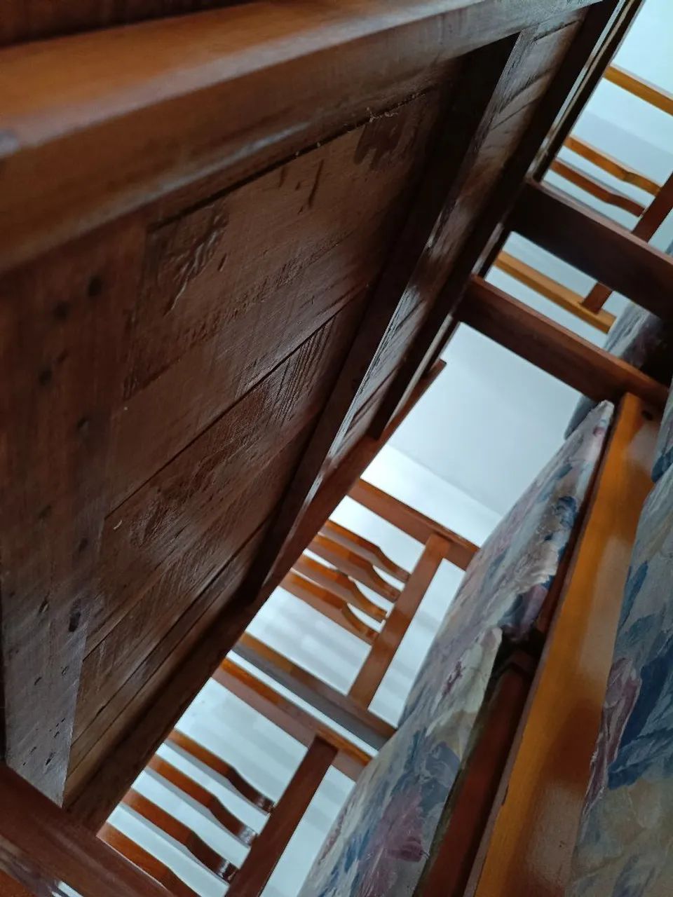 MESA DE MADEIRA COM 6 CADEIRAS - Foto 5