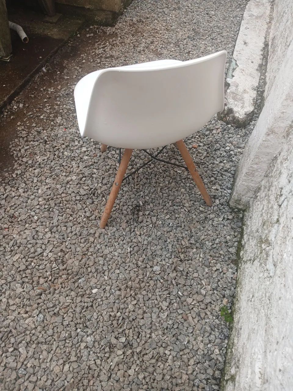 Cadeira eifell 40reais  - Foto 2