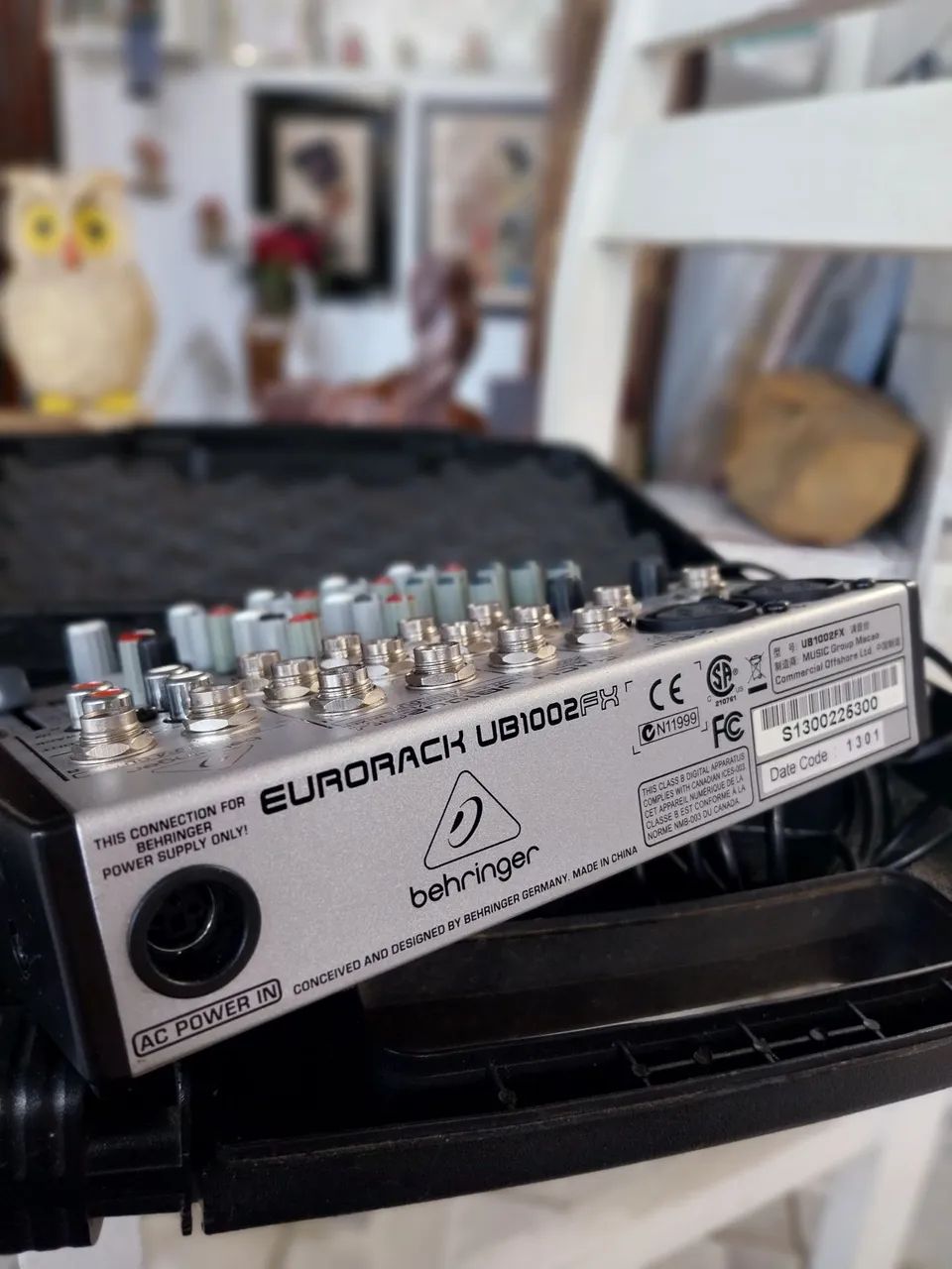 Mesa de som Behringer Eurorack UB1002FX.<br> - Foto 3