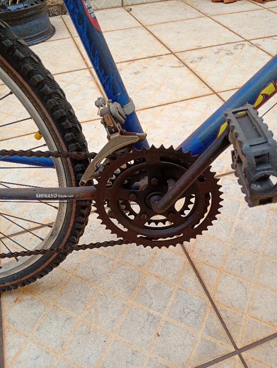 Bicicleta aro 24 com cestinha - Foto 2