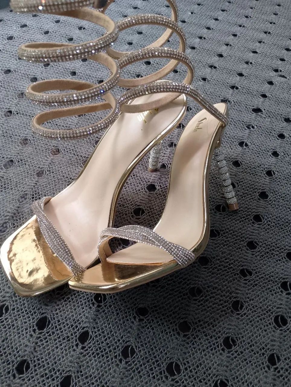 Sandália em aspiral com strass - Foto 5