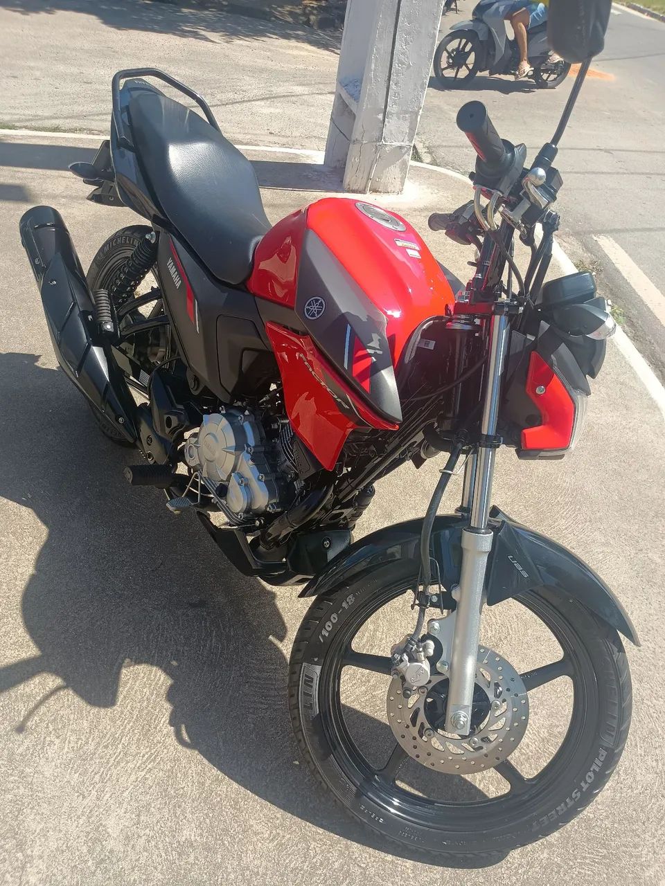 Vendo moto Yamaha, aceito cartão em até 21 vezes