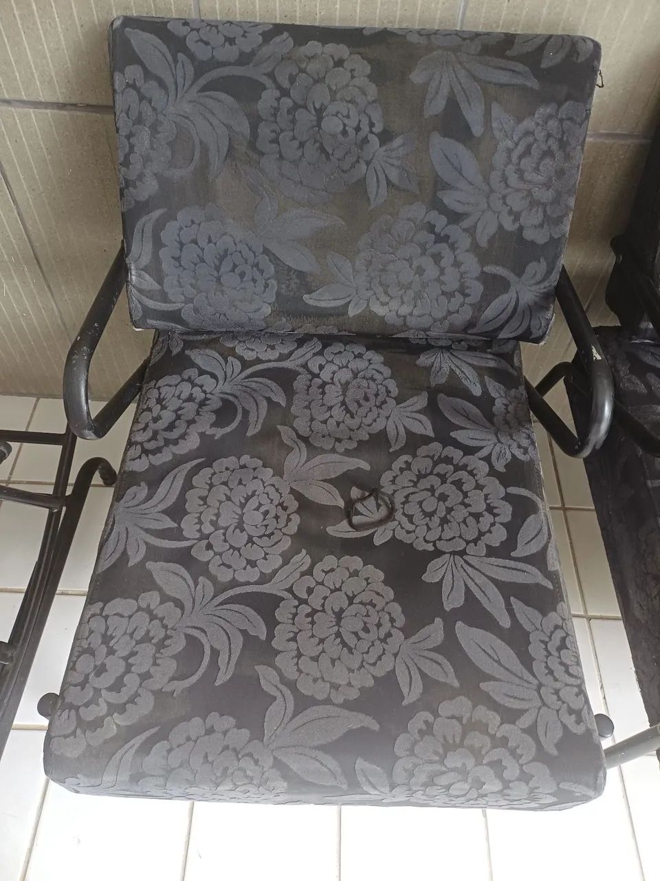 DUAS CADEIRAS DE APOIO SALA