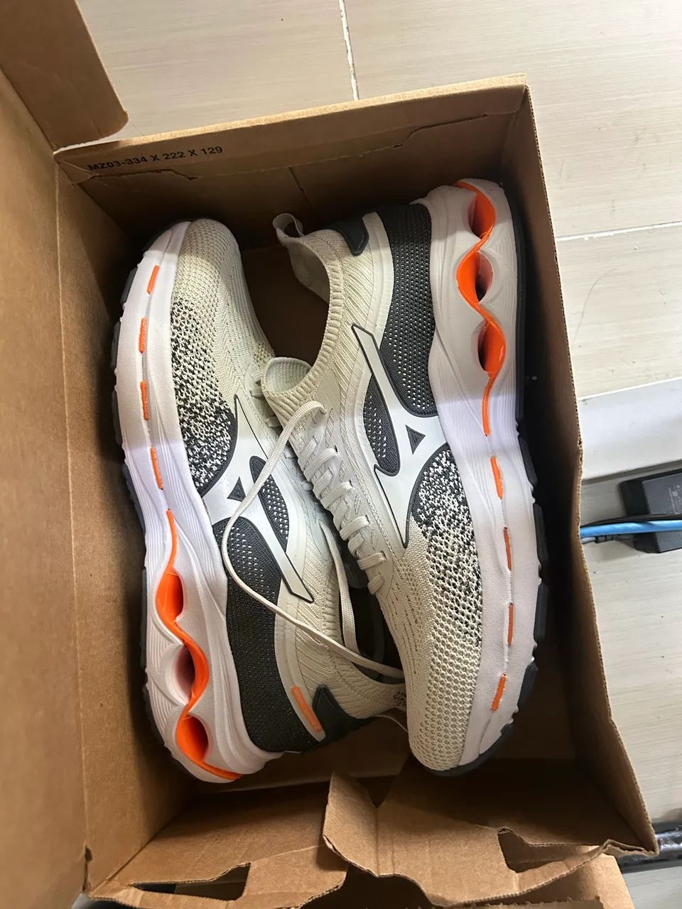 kai.m　38 Tenis de corrida Mizuno Wave Legend 3 (nunca usado, tamanho 42