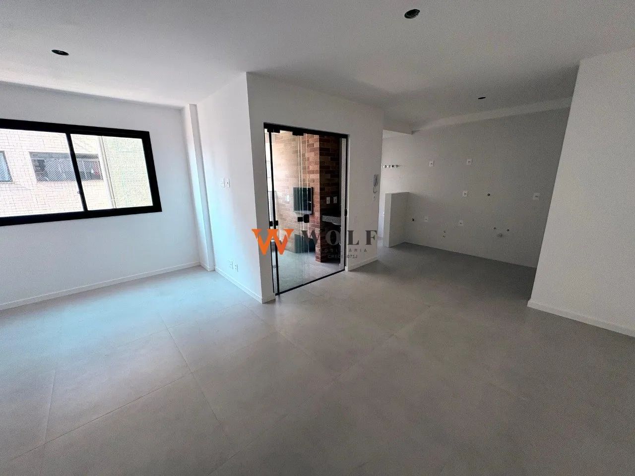 2 QUARTOS SENDO 1 SUÍTE - 75 M2 PRIVATIVOS - SACADA COM CHURRASQUEIRA E PIA - LOCALIZADO N - Foto 3