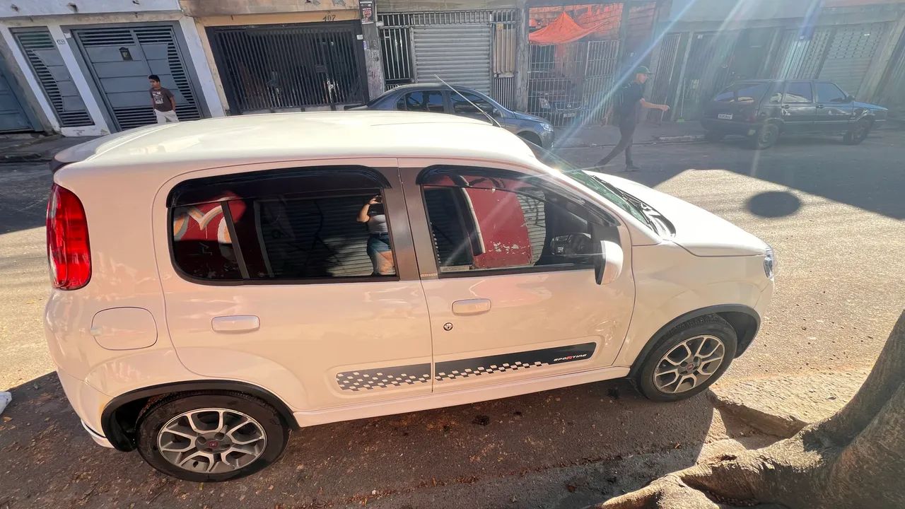 Fiat Uno Sporting 1.4 EVO Fire Flex 8V 4P 2014 - Foto 3