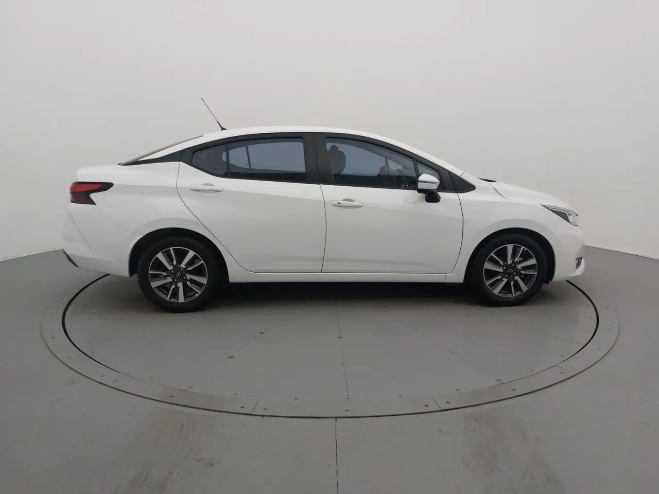 Nissan Versa Advance 1.6 16V Flex Aut., foto 6 de 18