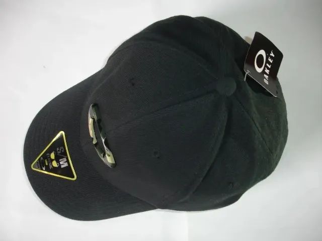 Boné Oakley Tincan Black/Graphic Camo Tamanho S/M - Foto 3