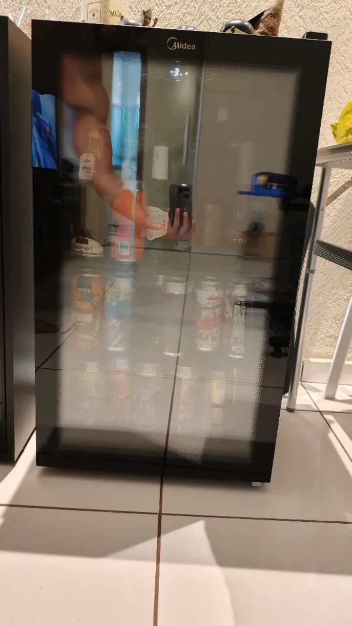 Cervejeira Midea 96L 220v