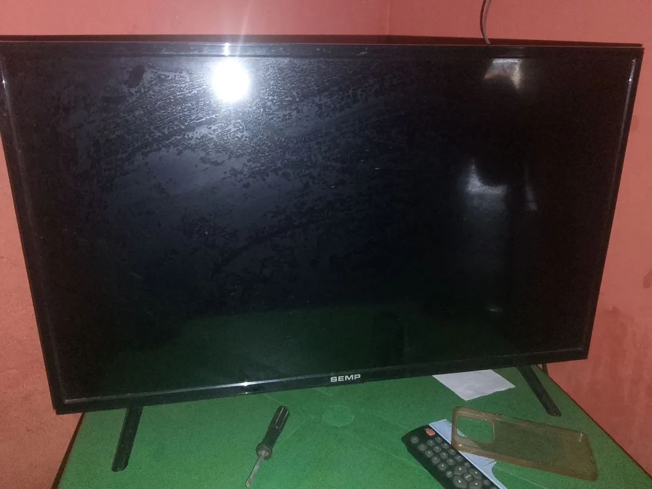 Vendo uma tv 32 polegadas Marca Semp pega perfeitamente e não e smart - Foto 2