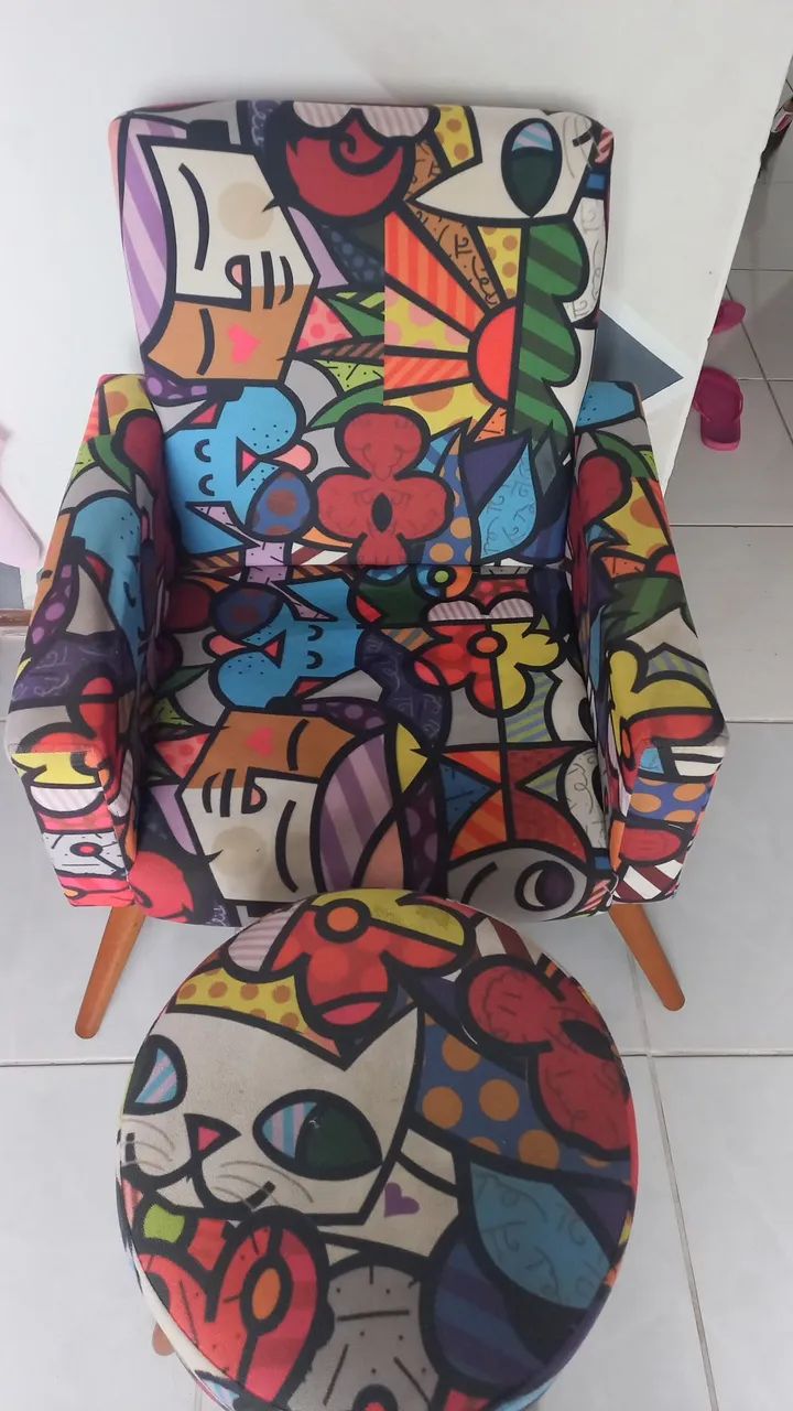 VENDO POLTRONA COM BANQUINHO