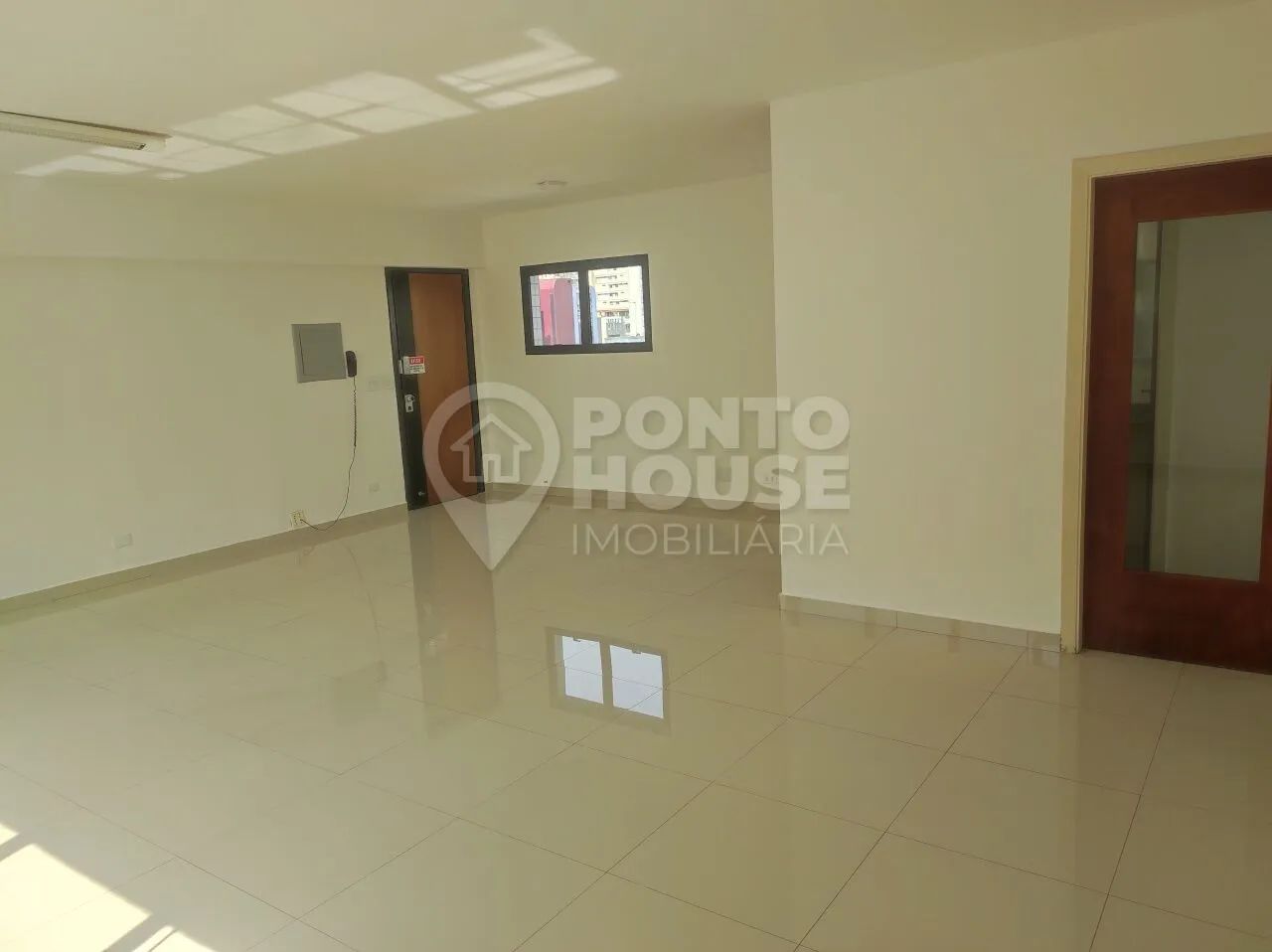 Conjunto com 76m, 2 banheiros e 2 vagas para locação na Vila Mariana - Foto 4