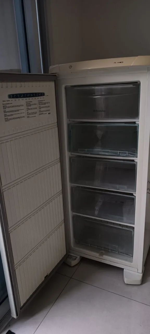 Freezer vertical Electrolux 145L - Foto 3