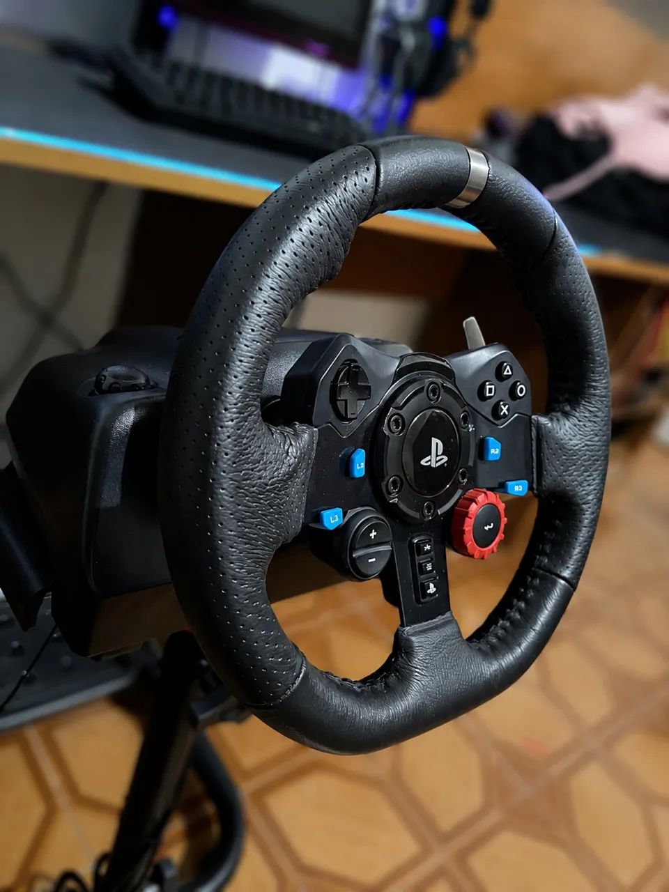 Volante e Pedais Logitech G29 Driving Force com Force Feedback para PS5, PS4, PS3 e PC
